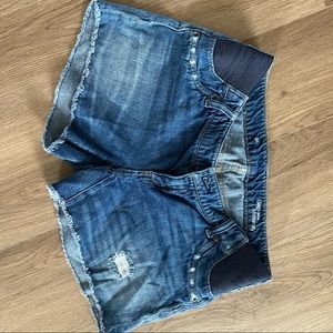 Gap maternity shorts size 26